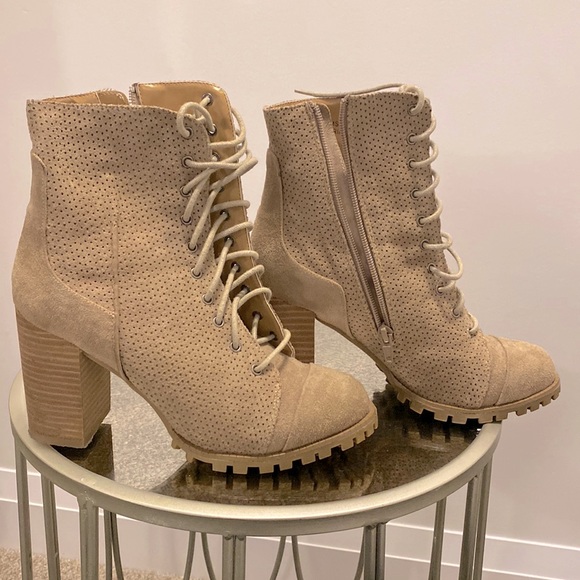 Beige booties - Picture 3 of 3